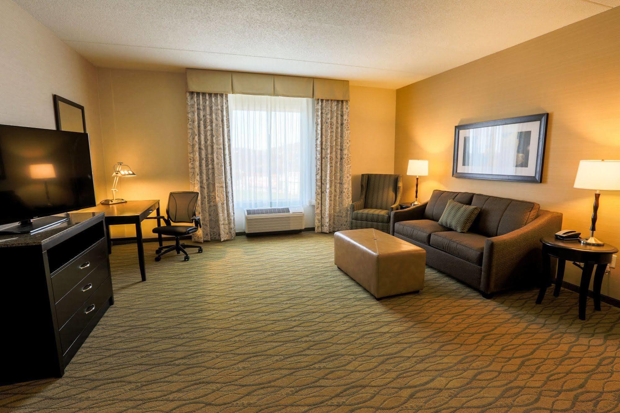 Hilton Garden Inn Indiana At Iup Exterior foto
